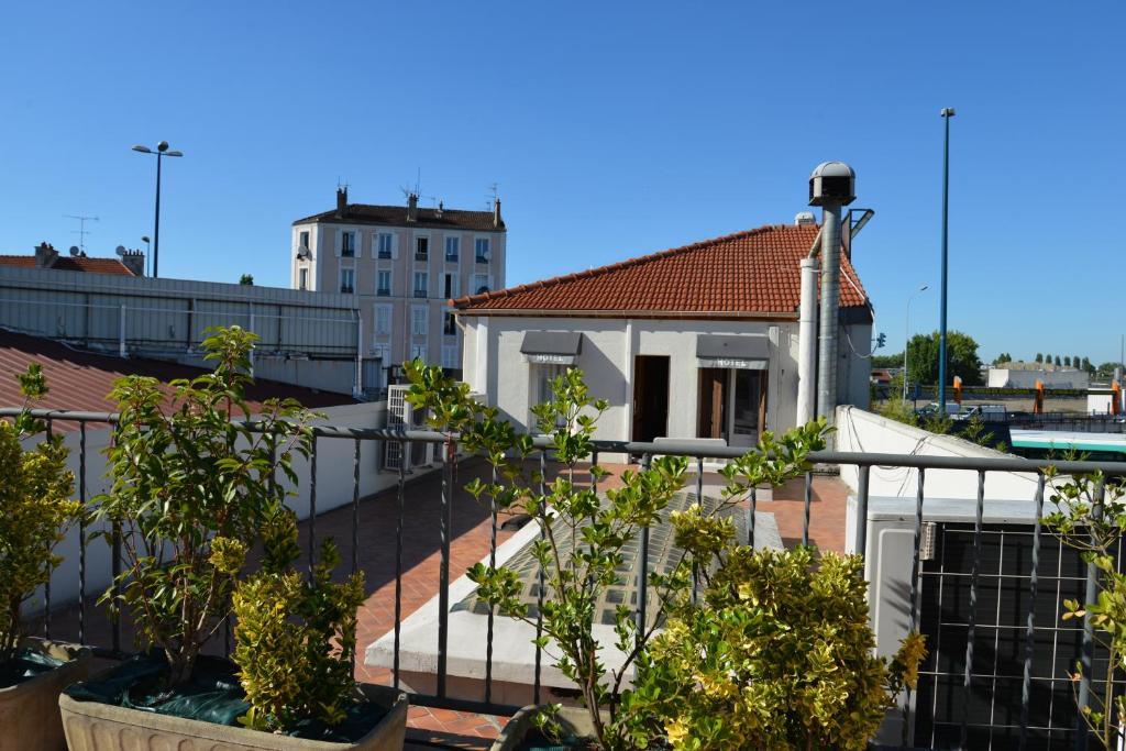 Le Cheval Noir Hotel Paris Pantin Zewnętrze zdjęcie