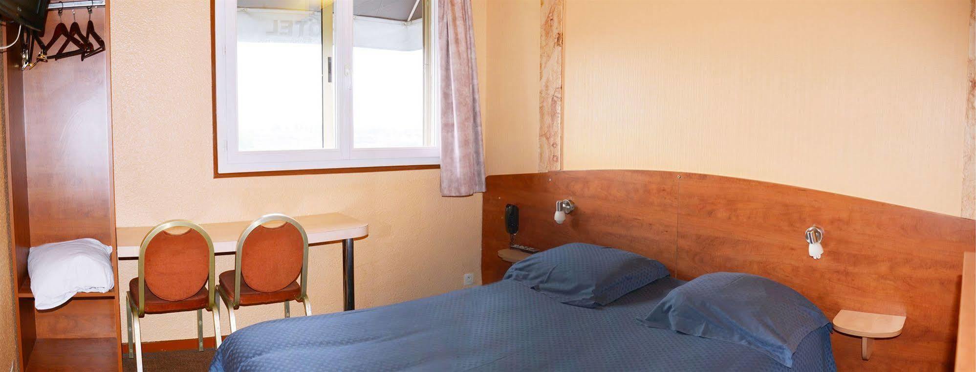 Le Cheval Noir Hotel Paris Pantin Zewnętrze zdjęcie